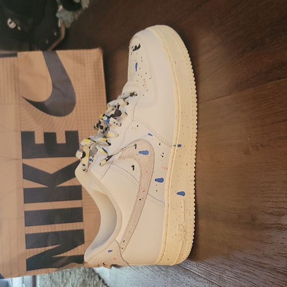 Nike Air Force 1 '07 LV8 Size 8 - Picture 1 of 5